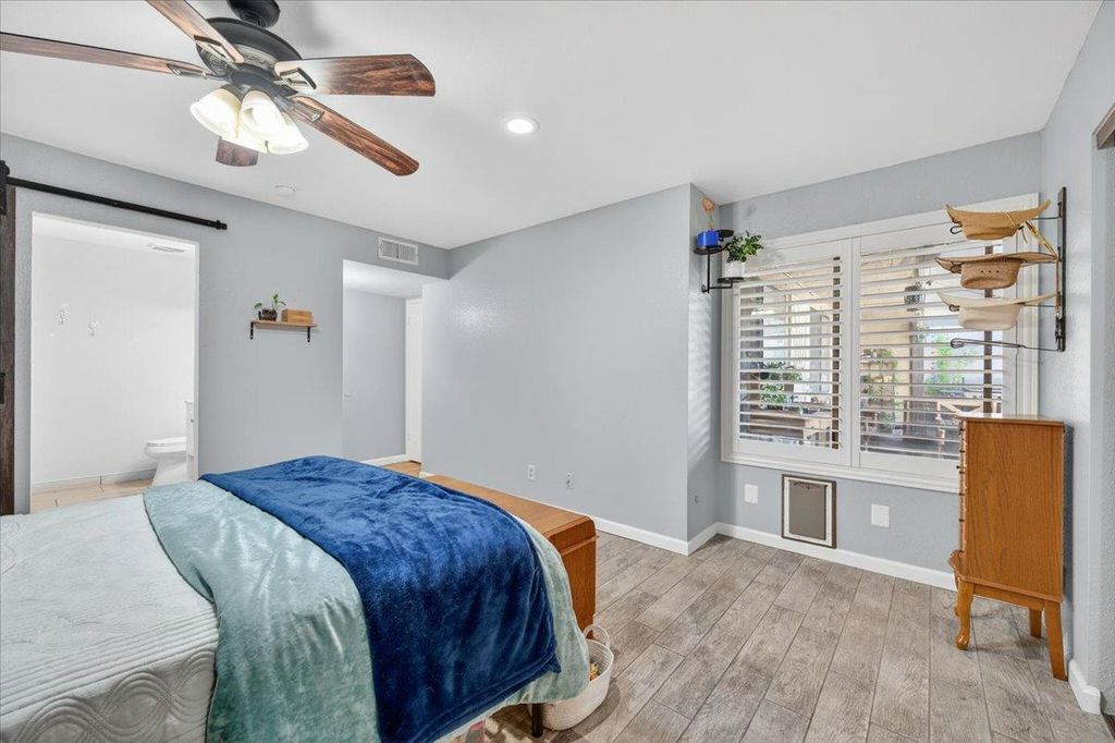 Image 24 of property listing at 1767 W Santa Ana Avenue, Fresno, CA 93705