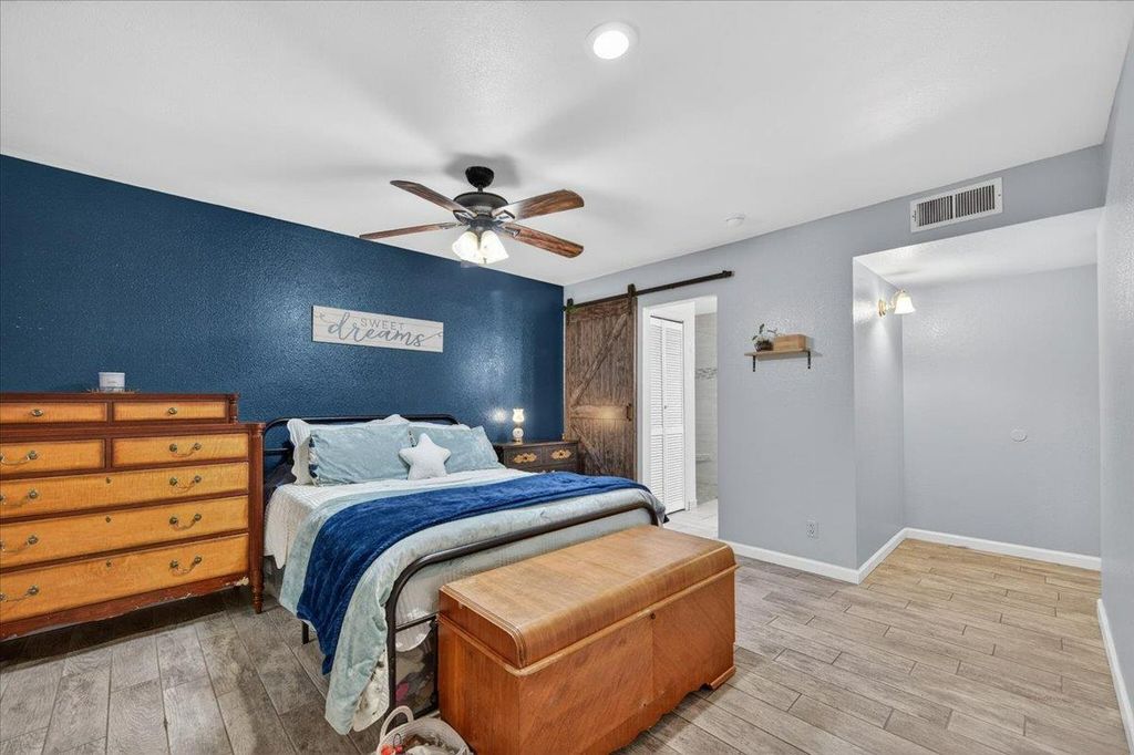 Image 25 of property listing at 1767 W Santa Ana Avenue, Fresno, CA 93705