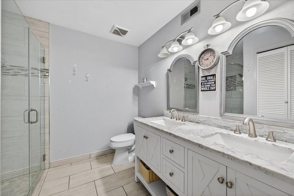 Image 26 of property listing at 1767 W Santa Ana Avenue, Fresno, CA 93705
