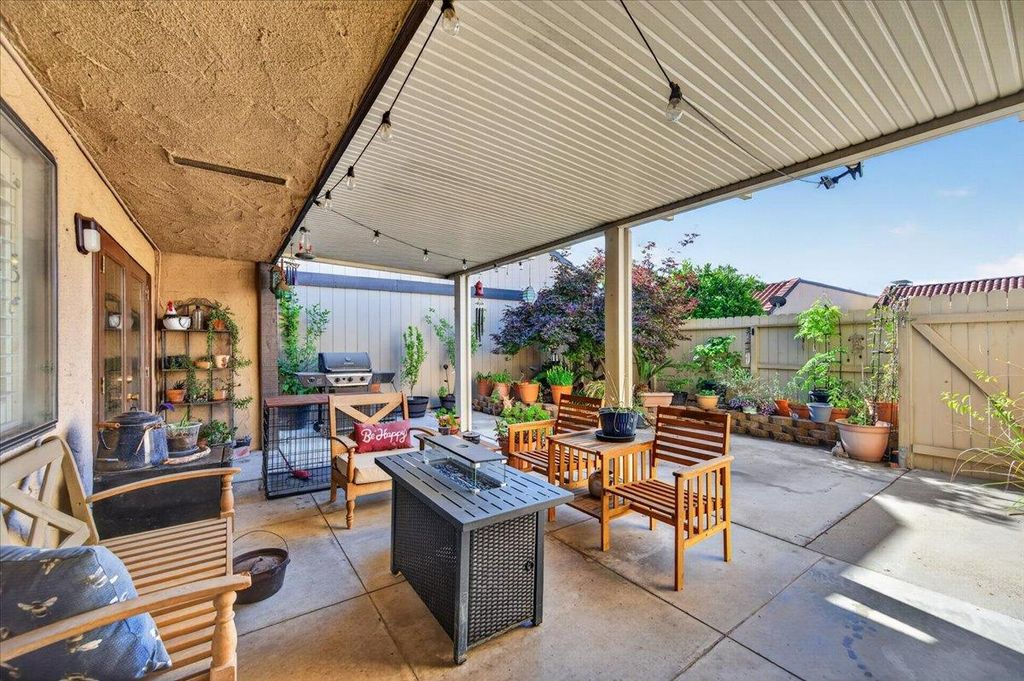 Image 4 of property listing at 1767 W Santa Ana Avenue, Fresno, CA 93705