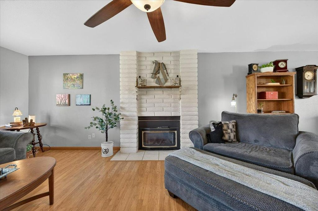 Image 6 of property listing at 1767 W Santa Ana Avenue, Fresno, CA 93705