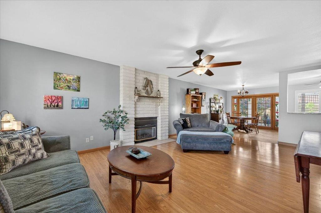 Image 7 of property listing at 1767 W Santa Ana Avenue, Fresno, CA 93705