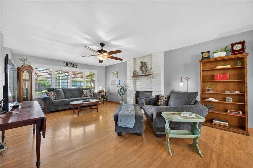 Image 9 of property listing at 1767 W Santa Ana Avenue, Fresno, CA 93705