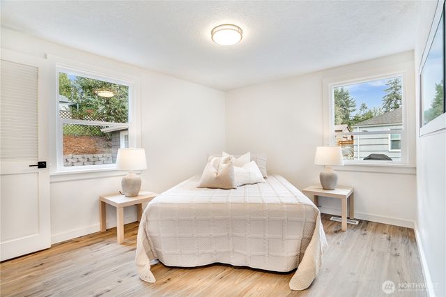 2450 Marine Drive, Bremerton, WA 98312