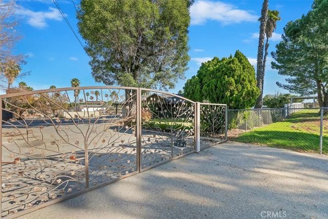 18590 Roberts, Riverside, CA 92508