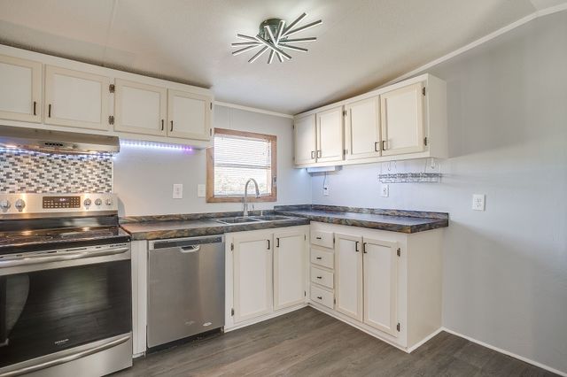 173 Briar Oaks Drive, Azle, TX 76020