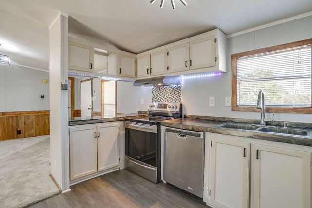 173 Briar Oaks Drive, Azle, TX 76020