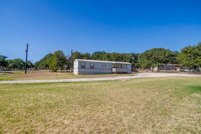 173 Briar Oaks Drive, Azle, TX 76020