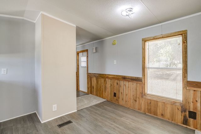 173 Briar Oaks Drive, Azle, TX 76020