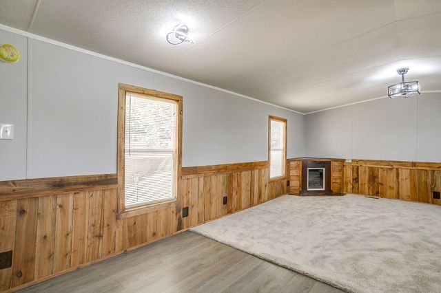 173 Briar Oaks Drive, Azle, TX 76020
