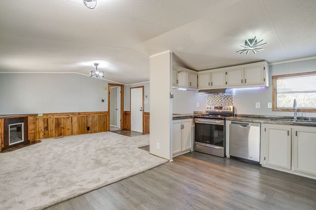 173 Briar Oaks Drive, Azle, TX 76020