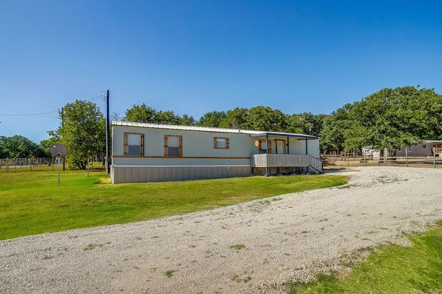 173 Briar Oaks Drive, Azle, TX 76020