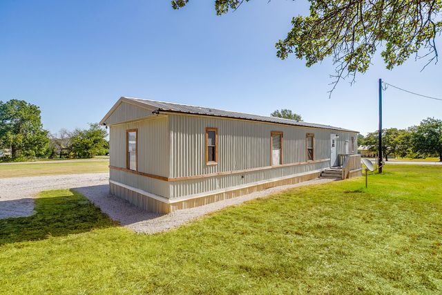 173 Briar Oaks Drive, Azle, TX 76020