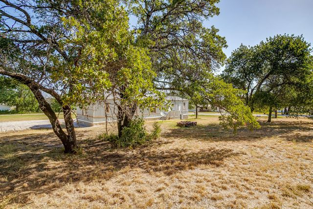 173 Briar Oaks Drive, Azle, TX 76020