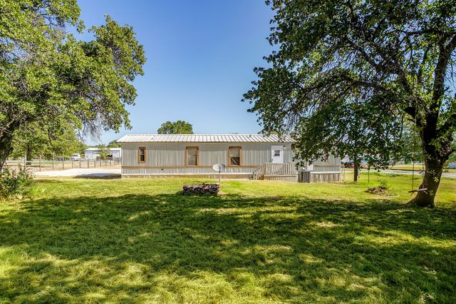 173 Briar Oaks Drive, Azle, TX 76020
