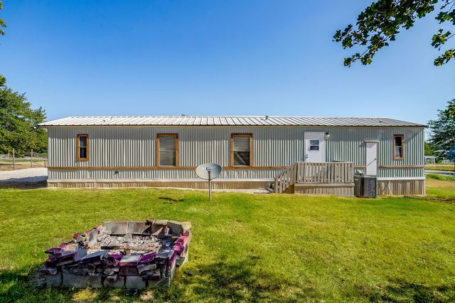 173 Briar Oaks Drive, Azle, TX 76020