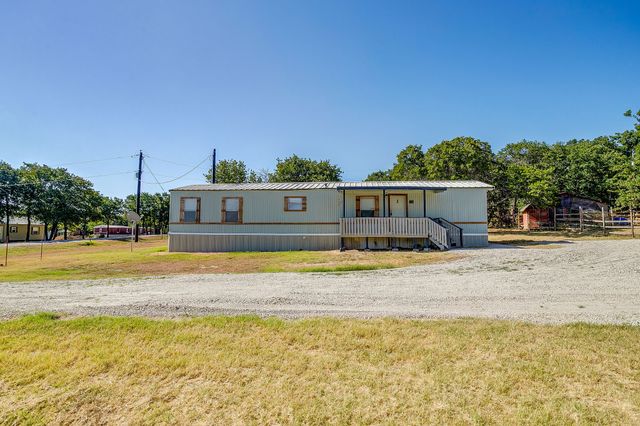 173 Briar Oaks Drive, Azle, TX 76020