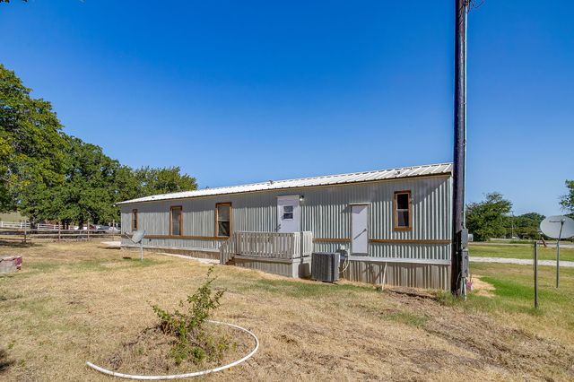 173 Briar Oaks Drive, Azle, TX 76020