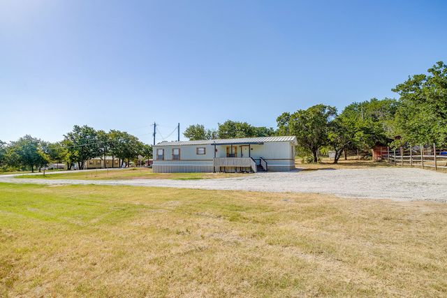 173 Briar Oaks Drive, Azle, TX 76020