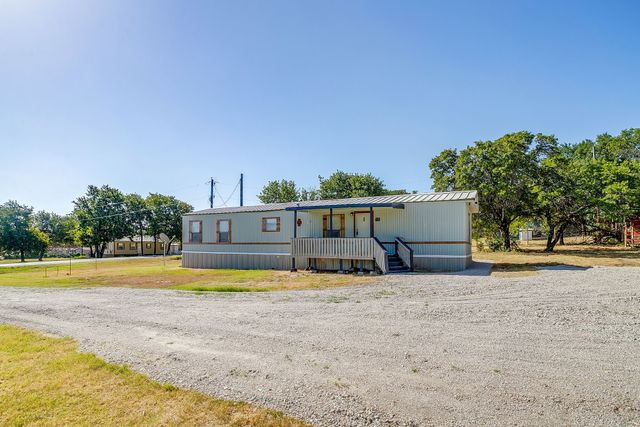 173 Briar Oaks Drive, Azle, TX 76020