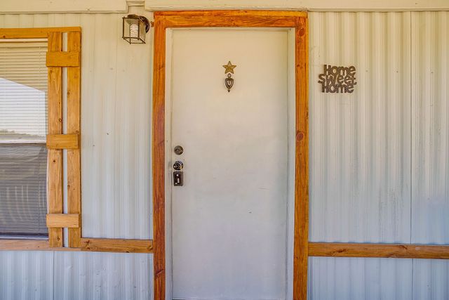 173 Briar Oaks Drive, Azle, TX 76020