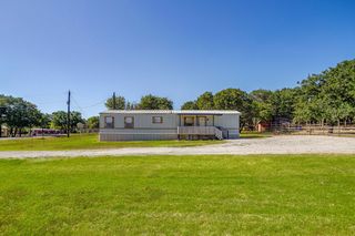 173 Briar Oaks Drive, Azle, TX 76020