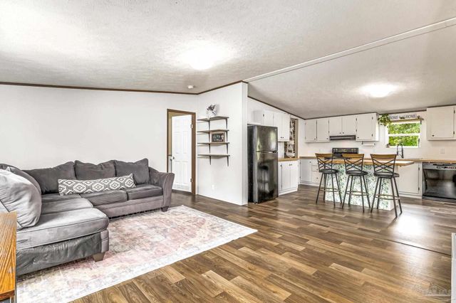 5359 Bodega Dr, Milton, FL 32583