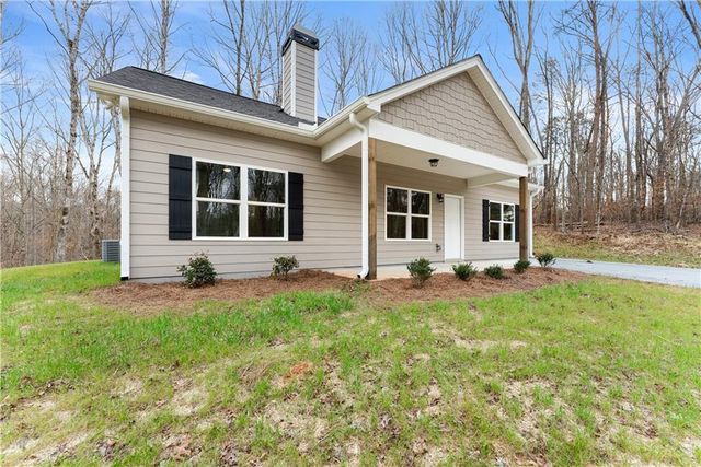 96 Hawks Ridge Ct, Cleveland, GA 30528