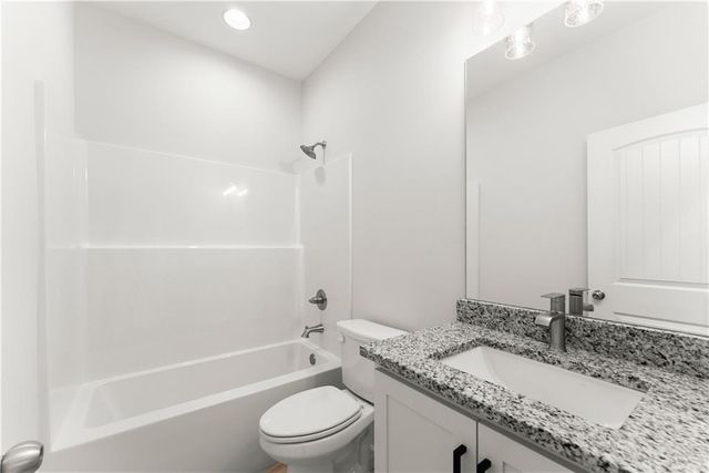 96 Hawks Ridge Ct, Cleveland, GA 30528