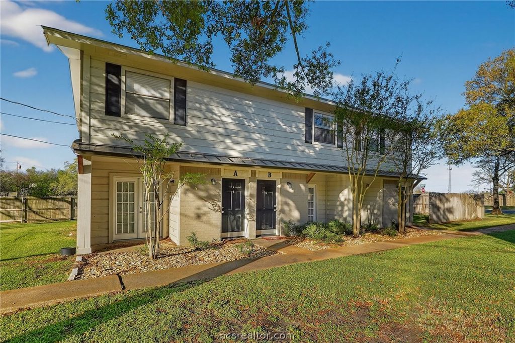 1400 Summit Street B, College Station, TX 77845 — exterior
