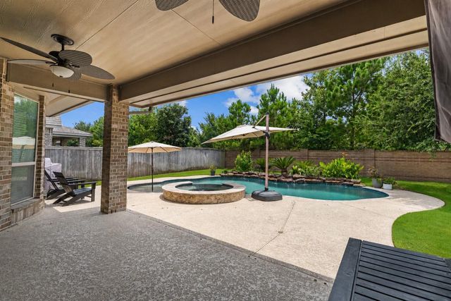 19719 Raccoon Hollow Way, Cypress, TX 77433