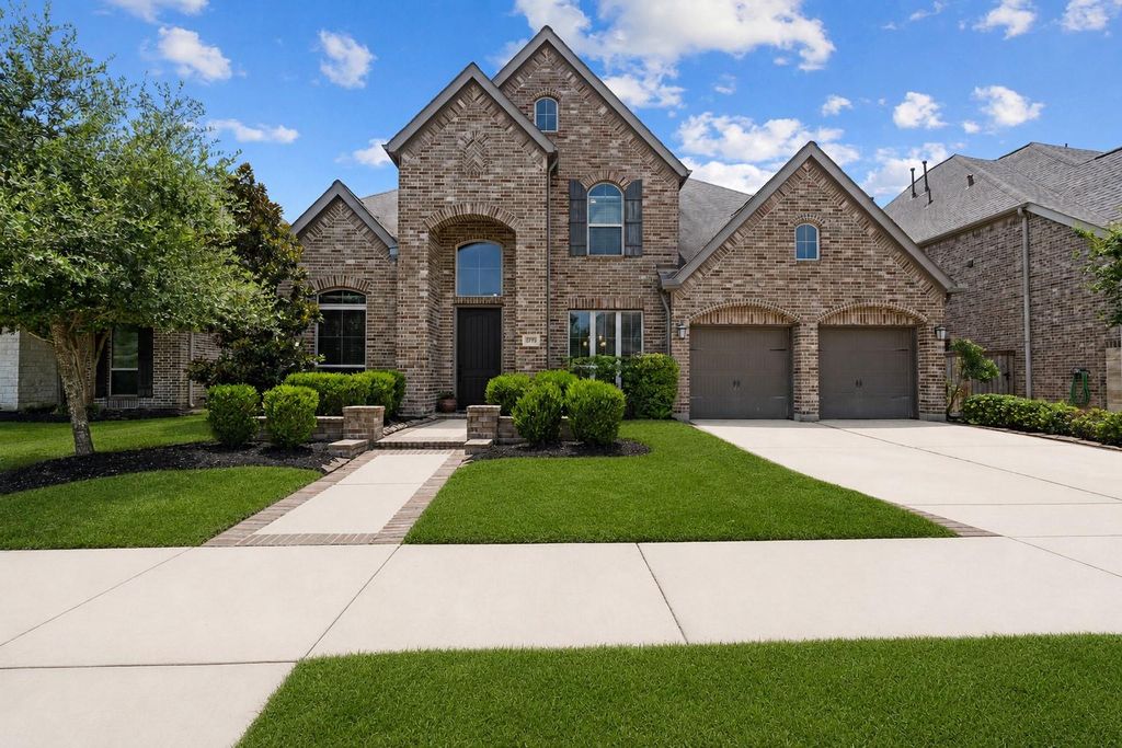 19719 Raccoon Hollow Way, Cypress, TX 77433