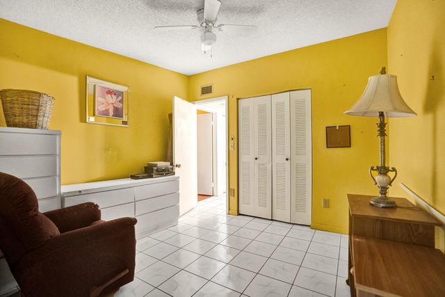 9414 S BELFORT Circle 215, Tamarac, FL 33321