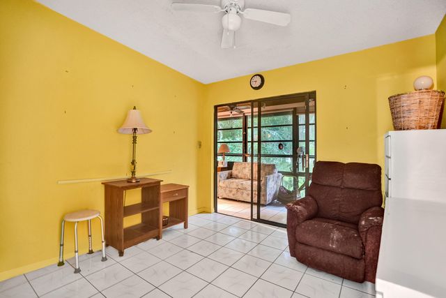 9414 S BELFORT Circle 215, Tamarac, FL 33321