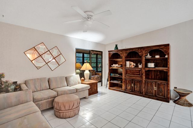 9414 S BELFORT Circle 215, Tamarac, FL 33321