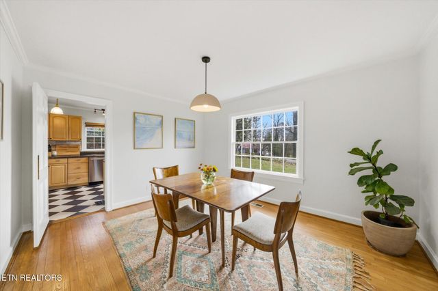 5111 E Sunset Rd, Knoxville, TN 37914