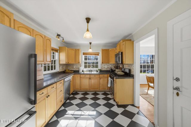 5111 E Sunset Rd, Knoxville, TN 37914