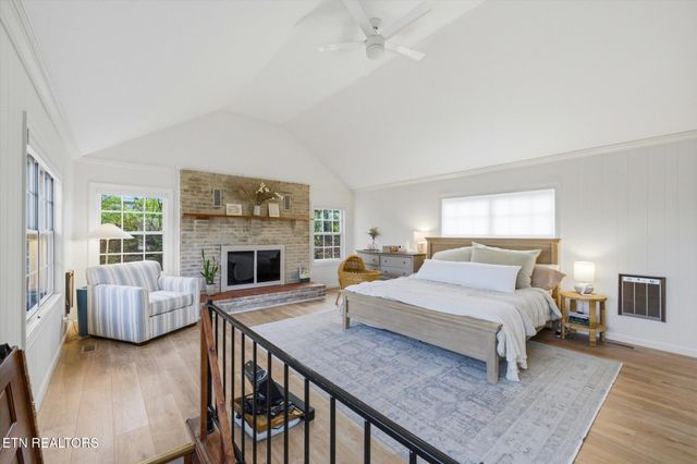 5111 E Sunset Rd, Knoxville, TN 37914