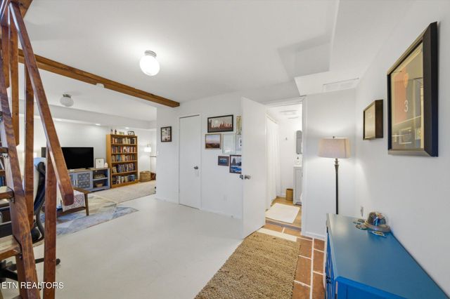 5111 E Sunset Rd, Knoxville, TN 37914