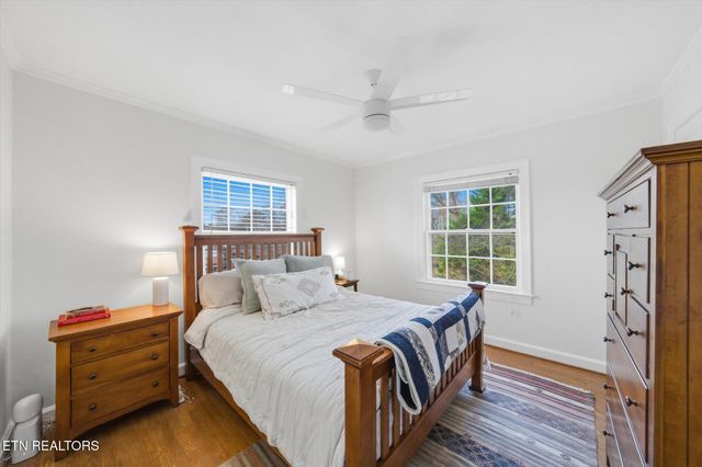 5111 E Sunset Rd, Knoxville, TN 37914