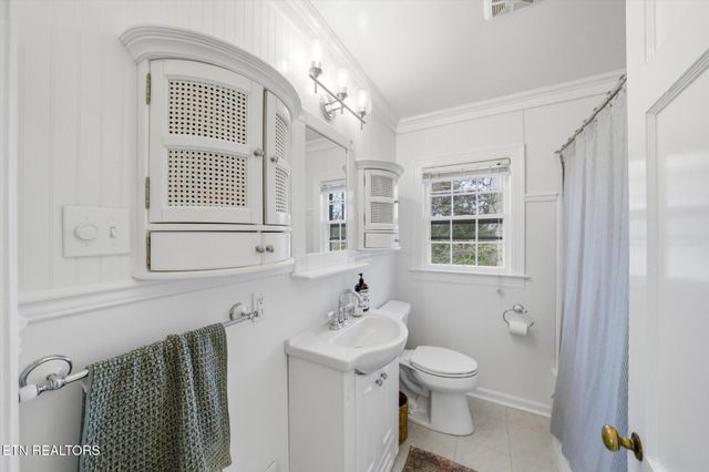 5111 E Sunset Rd, Knoxville, TN 37914