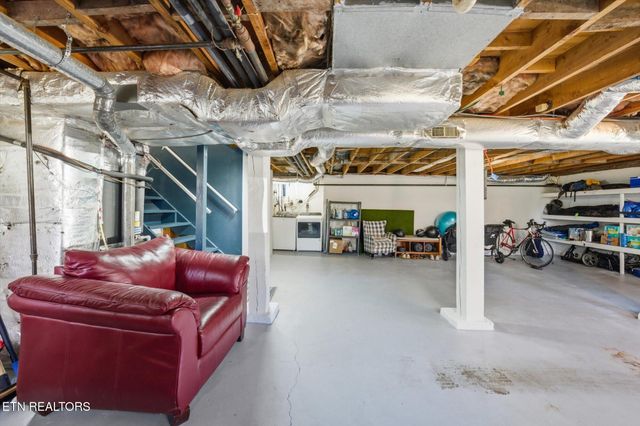 5111 E Sunset Rd, Knoxville, TN 37914