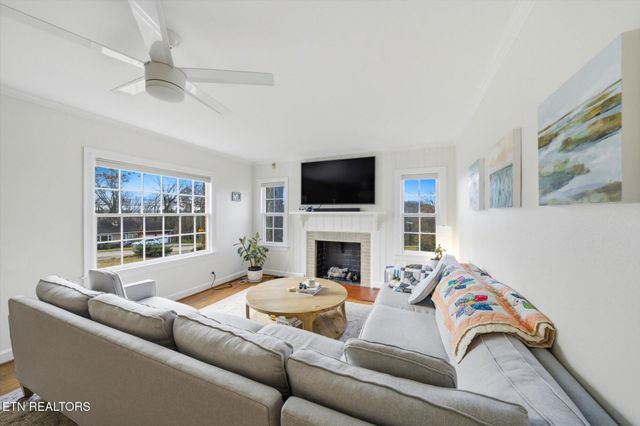 5111 E Sunset Rd, Knoxville, TN 37914