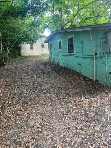 401-409 Brock East Avenue, Crestview, FL 32539