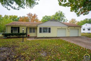 2425 SW James ST, Topeka, KS 66614