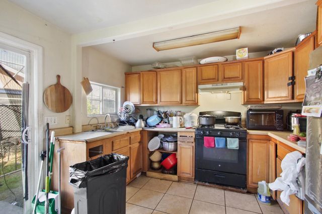 3932 Branch St, Sacramento, CA 95838