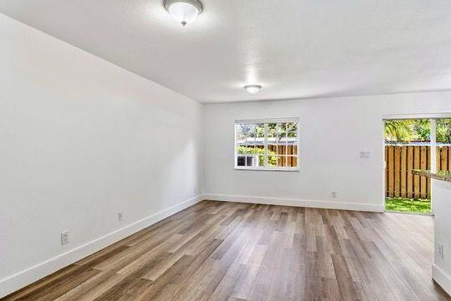 330 SW 2nd Avenue 14, Hallandale Beach, FL 33009