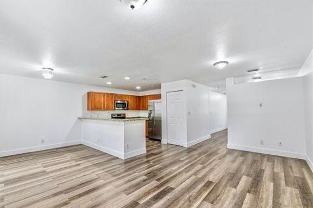 330 SW 2nd Avenue 14, Hallandale Beach, FL 33009