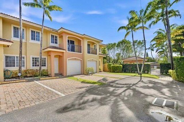 330 SW 2nd Avenue 14, Hallandale Beach, FL 33009