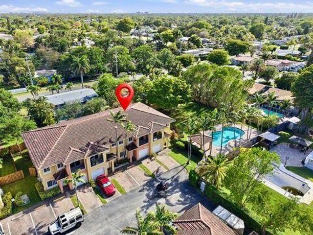 330 SW 2nd Avenue 14, Hallandale Beach, FL 33009